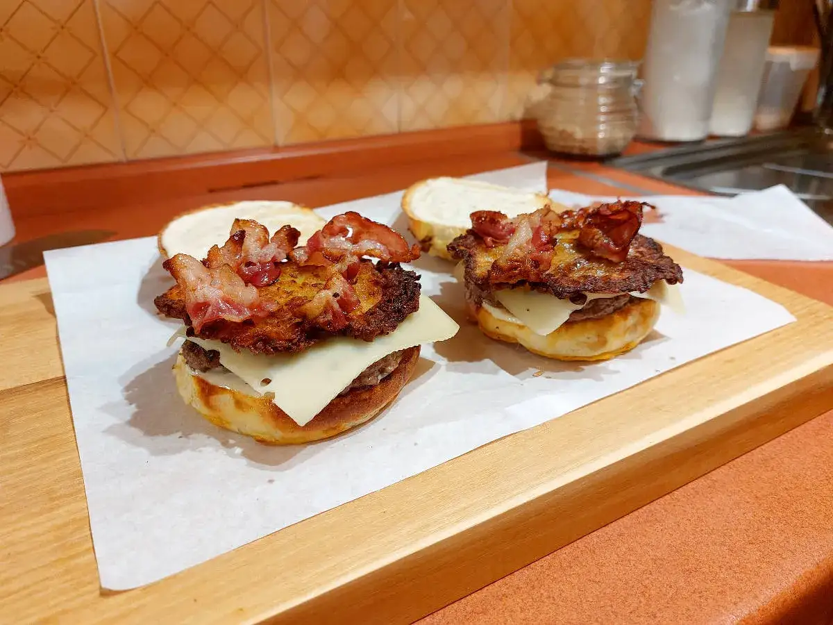 Zdjęcie Jak zrobić burgery jak z McDonald's - proste przepisy w domu