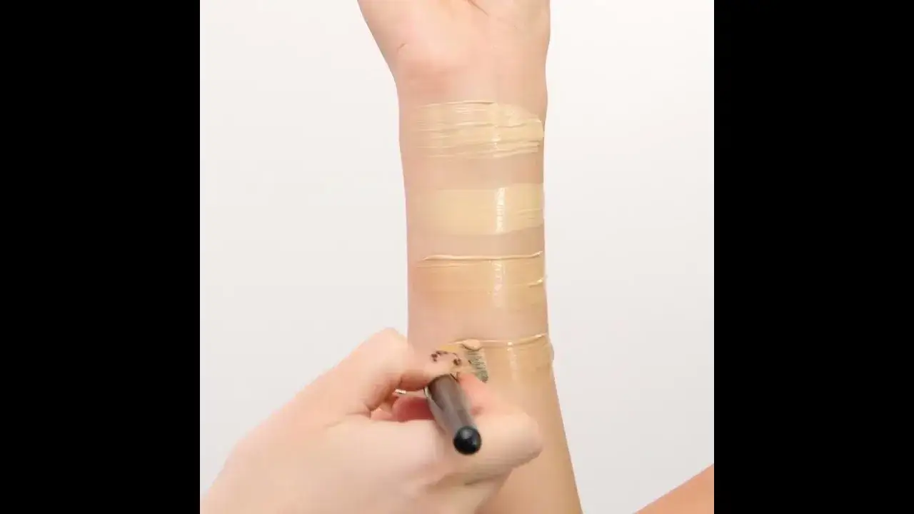 Zdjęcie Eveline baza pod makijaż rozświetlająco wygładzająca – efekty i skład