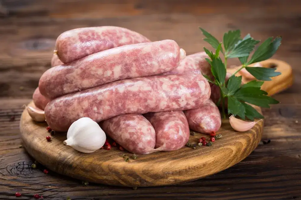 Zdjęcie Ile kalorii ma kiełbasa cienka? Sprawdź jej wartości odżywcze
