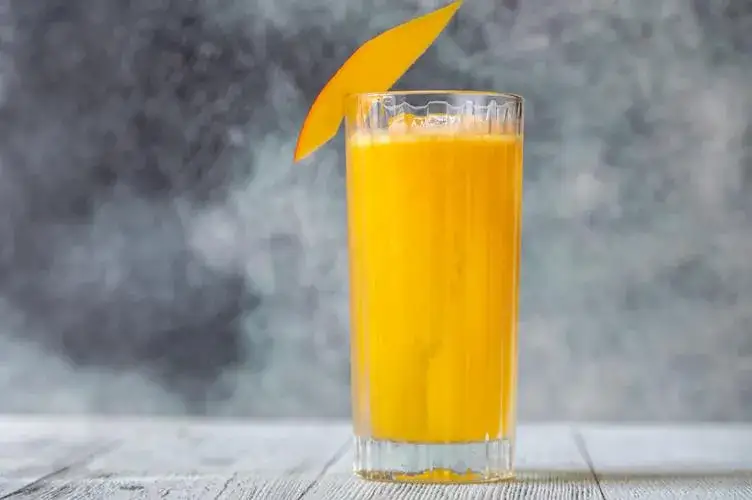 Zdjęcie Najlepsze drinki z wódką mango, które zachwycą Twoich gości