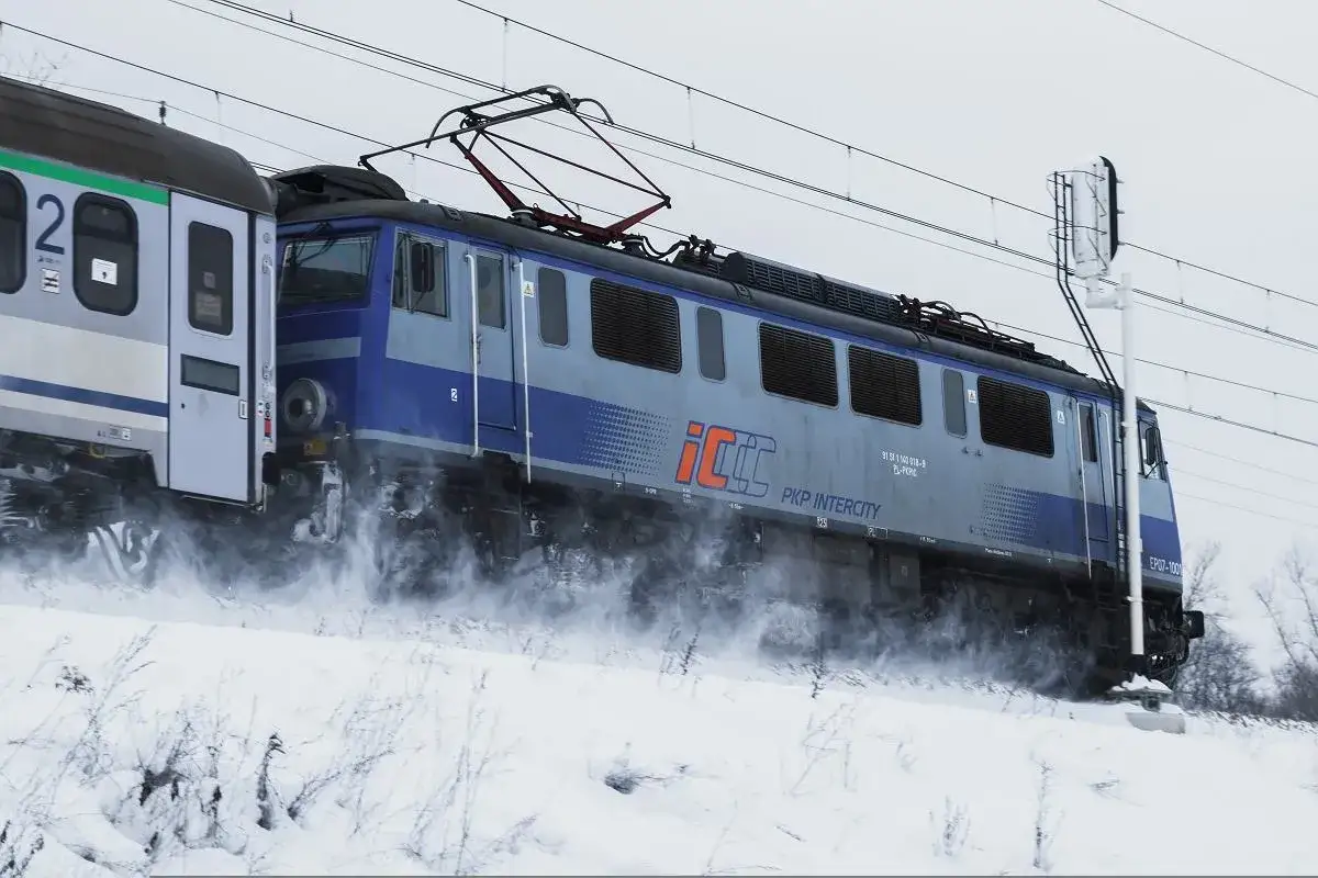 Zdjęcie Czym się różni pociąg TLK od IC? Poznaj kluczowe różnice i wybierz lepiej