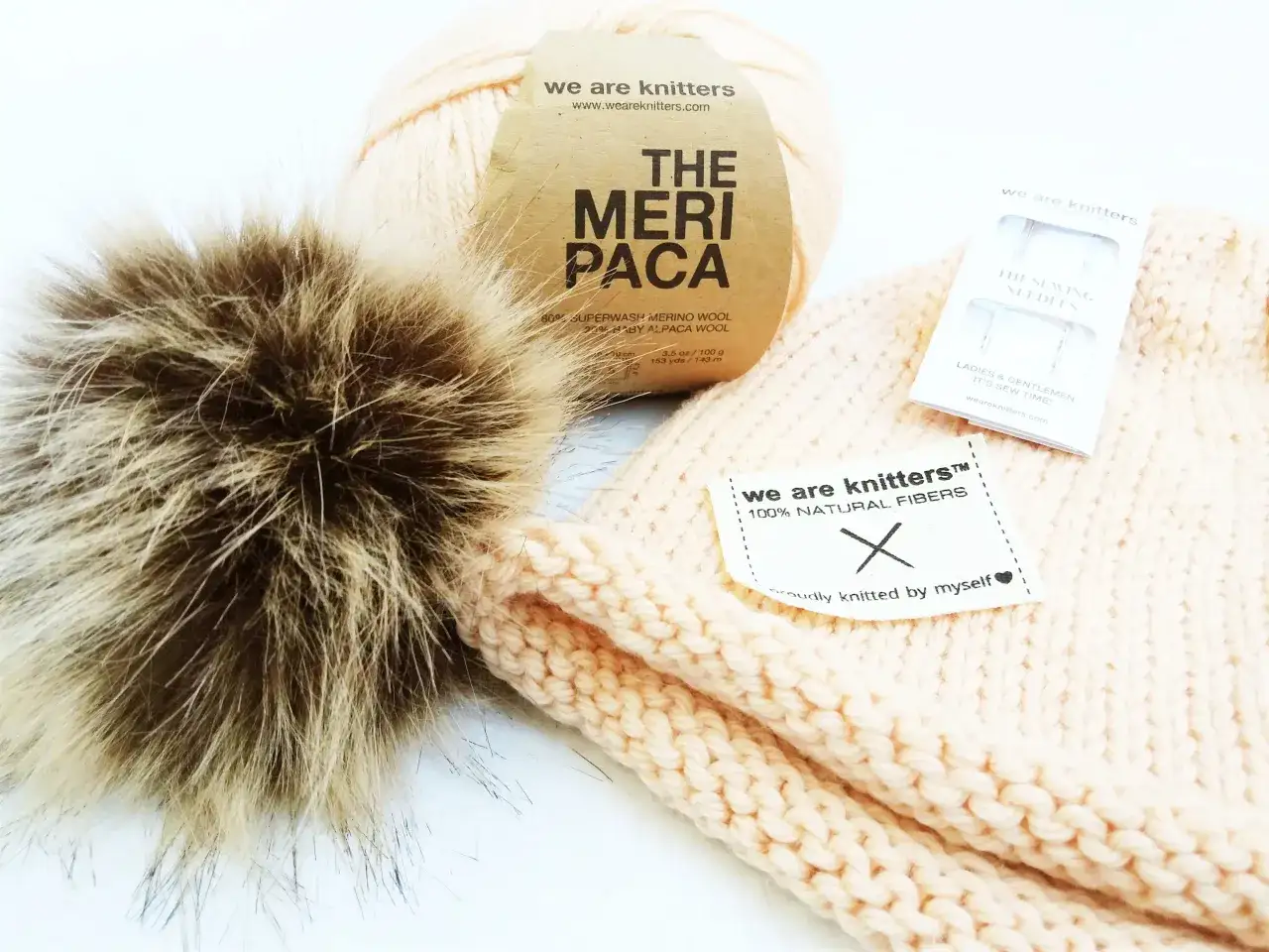 Zdjęcie 10 kreatywnych alternatyw dla pompona do czapki - modne ozdoby