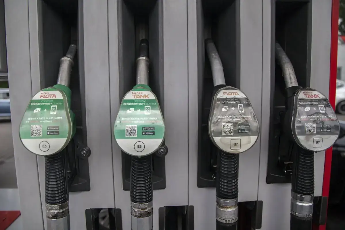 Zdjęcie Ile kosztuje paliwo diesel w Polsce? Sprawdź aktualne ceny i oszczędzaj.
