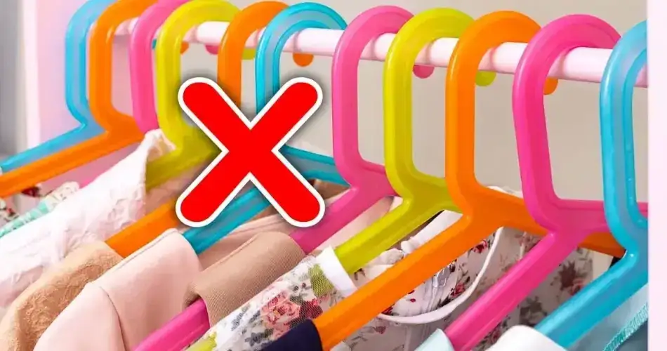 Zdjęcie Jak prawidłowo pozbyć się plastikowych wieszaków? Sprawdź opcje