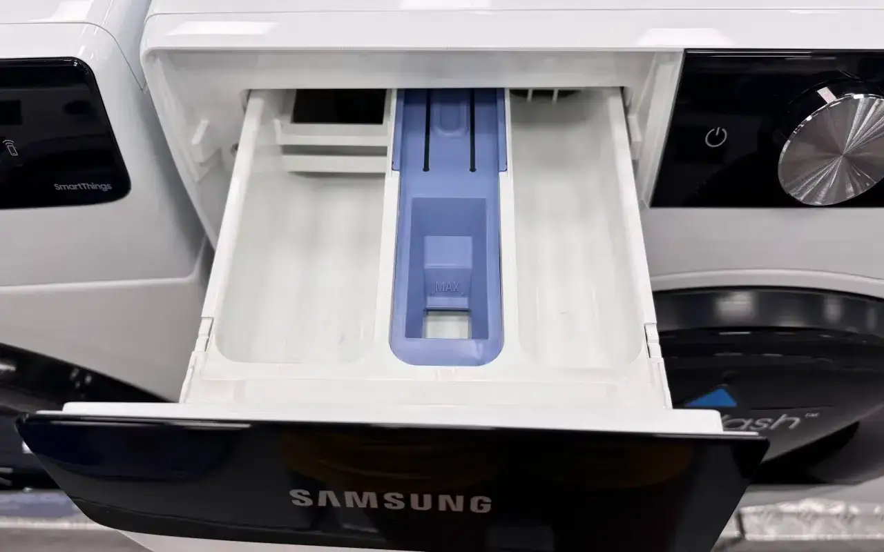 Zdjęcie Gdzie wlać płyn do prania Samsung, aby uniknąć błędów w praniu?