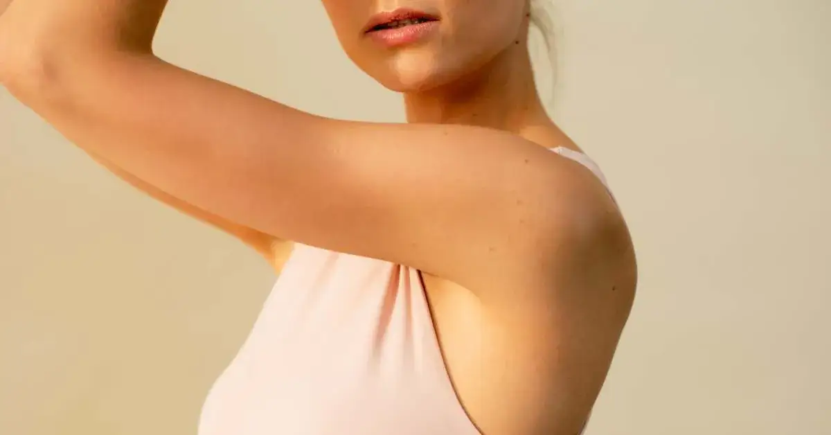 Zdjęcie Czy można golić włosy na rękach? Bezpieczne metody i skutki golenia