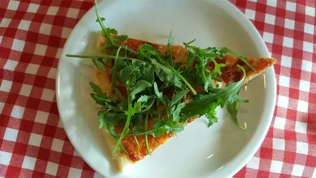 Zdjęcie Jak wyrobić ciasto na pizzę, które zawsze się udaje i zachwyca