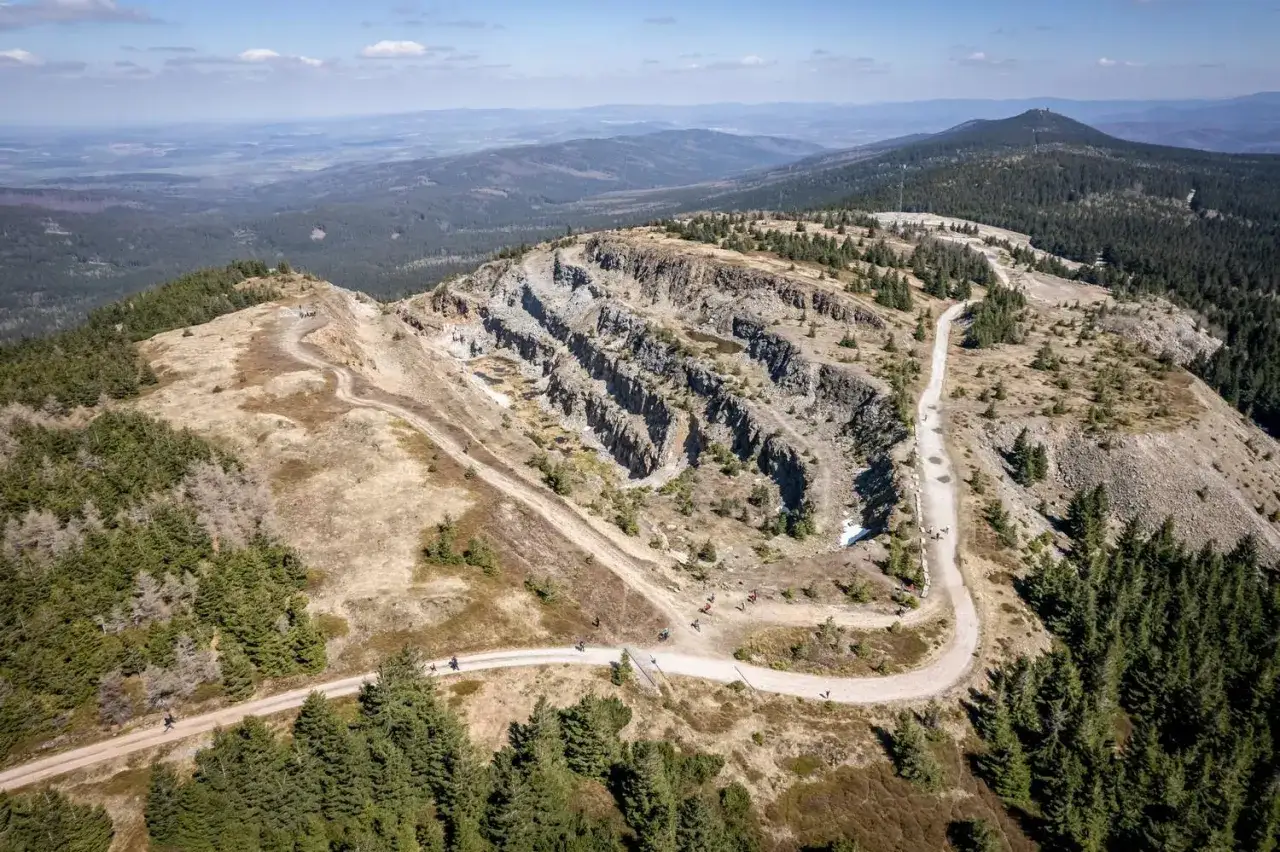 Zdjęcie Najlepsze trasy biegowe na mogielicy: Przewodnik dla amatorów