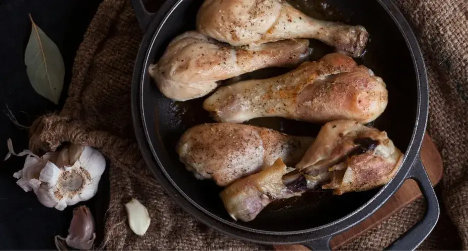 Zdjęcie Cómo freír muslos de pollo en sartén para un resultado crujiente