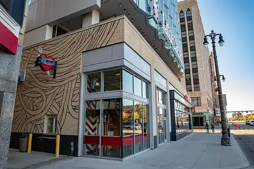 Zdjęcie Mom spaghetti restaurant - odkryj wyjątkowe menu i historię Eminema