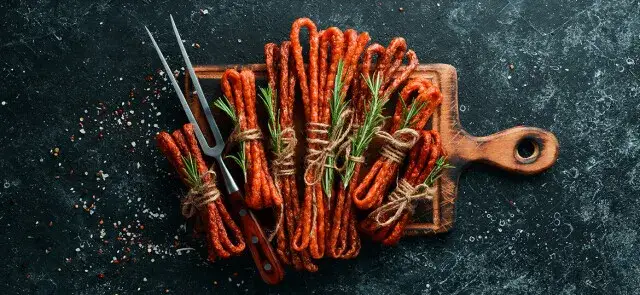 Zdjęcie Czy kabanosy są zdrowe: Poznaj prawdę o popularnej przekąsce mięsnej