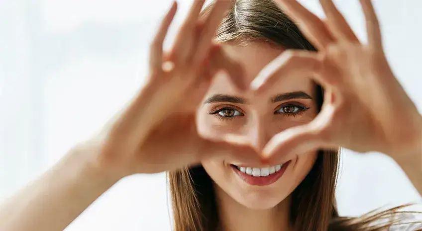 Zdjęcie Nici rewitalizujące pod oczy: efekty, bezpieczeństwo i przeciwwskazania