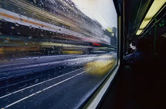 Zdjęcie Autobus czy autokar - kluczowe różnice, które musisz znać