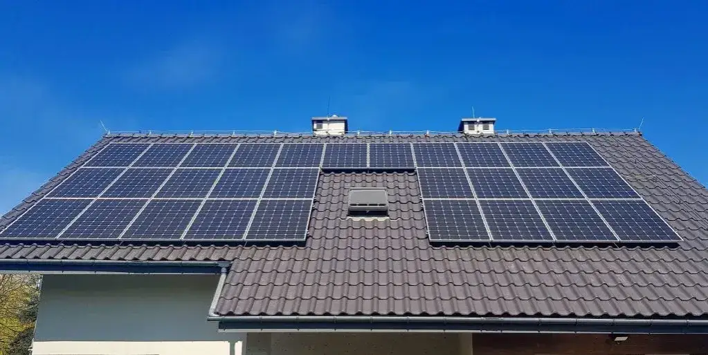 Zdjęcie Ile kilowatów produkuje fotowoltaika? Prawda, która zaskoczy każdego inwestora