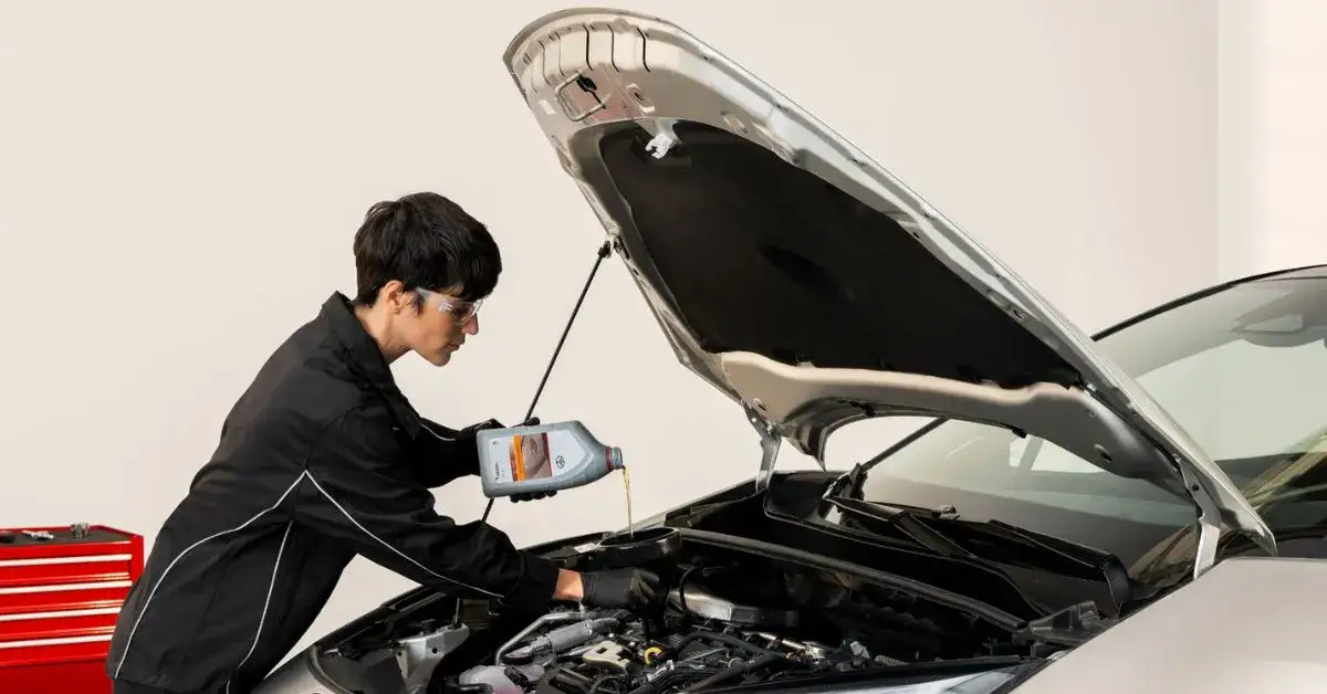 Zdjęcie Jaki olej do Toyoty Yaris 1.3 benzyna: poznaj zalecenia ekspertów i producenta