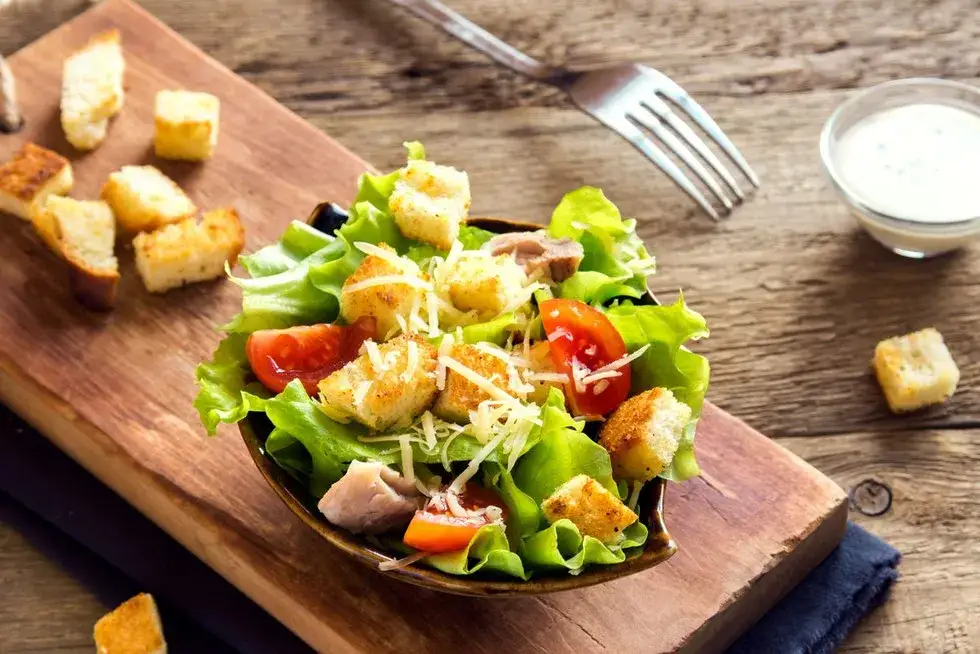 Zdjęcie Sałatka Cezar ile kalorii? Sprawdź, ile naprawdę ma kalorii