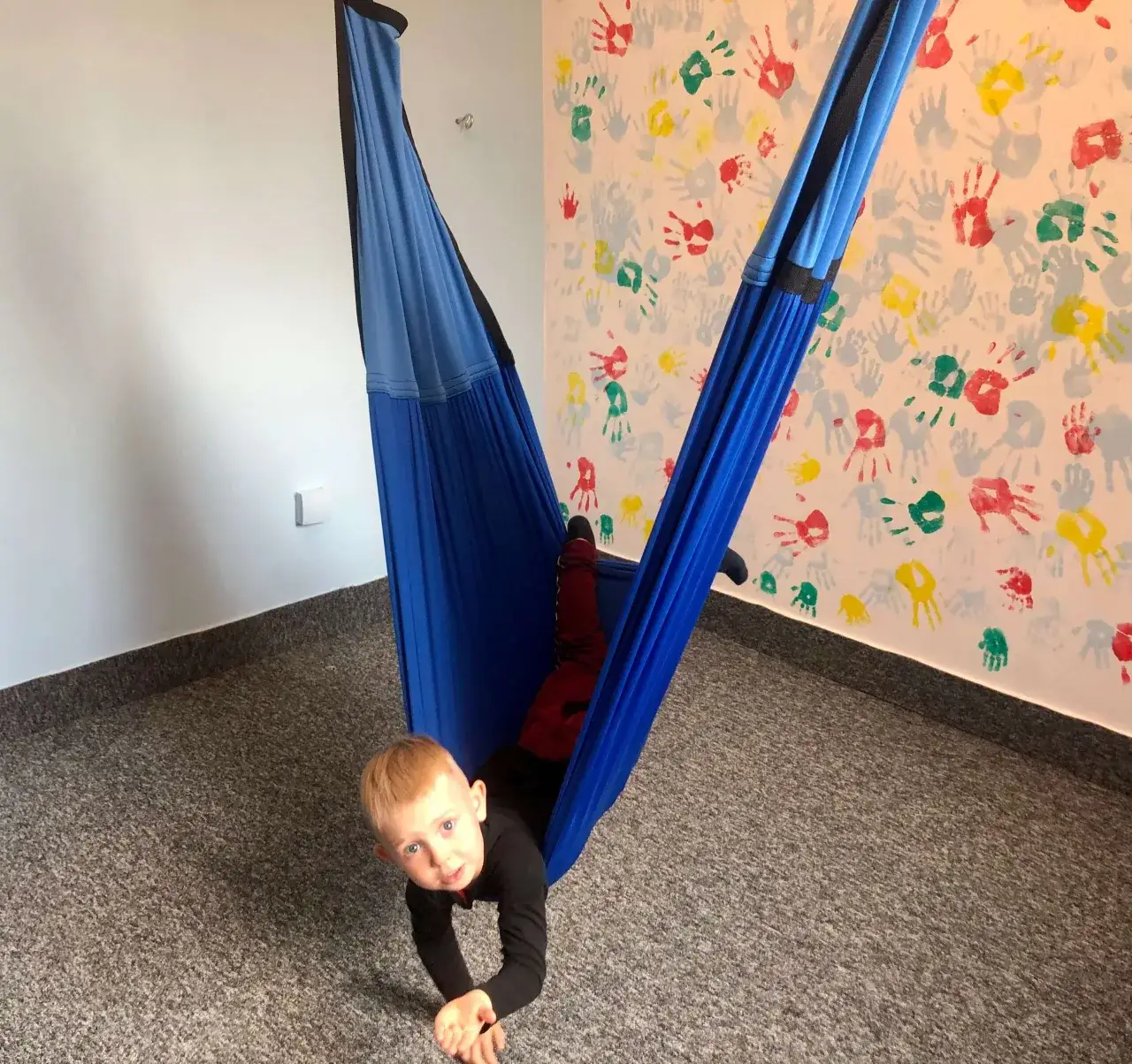 Zdjęcie Hamak sensoryczny dla dzieci &ndash; jak wspierać rozw&oacute;j i terapię?