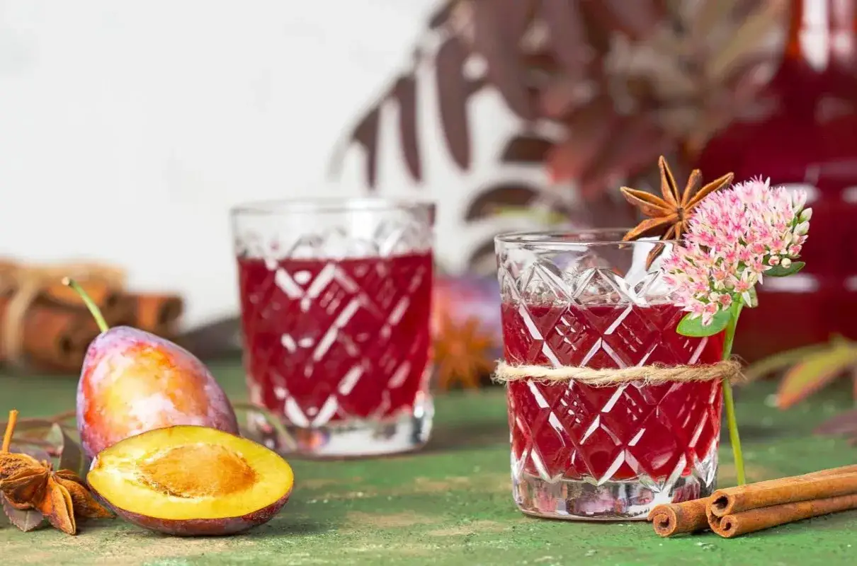 Zdjęcie Co zrobić ze śliwkami z nalewki? Pyszne przepisy i pomysły na dania