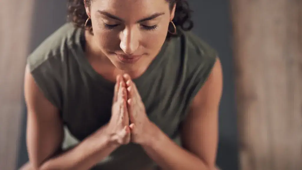 Zdjęcie Co znaczy namaste w jodze? Poznaj jego znaczenie, symbolikę i praktyczne zastosowanie