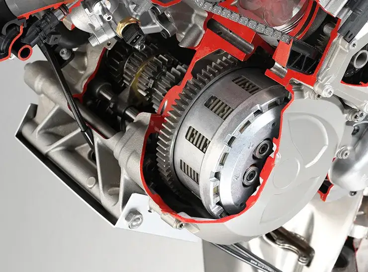 Zdjęcie Todo lo que necesitas saber sobre el embrague en una moto y su mantenimiento