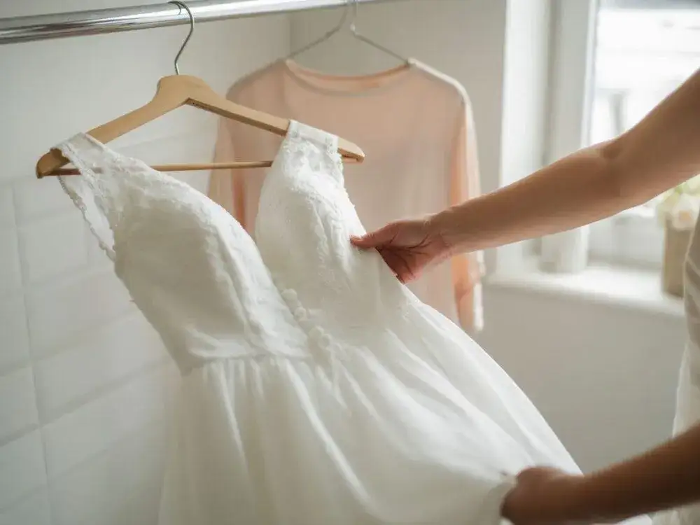 Zdjęcie Jak wyczyścić suknię ślubną w domu bez uszkodzeń i plam