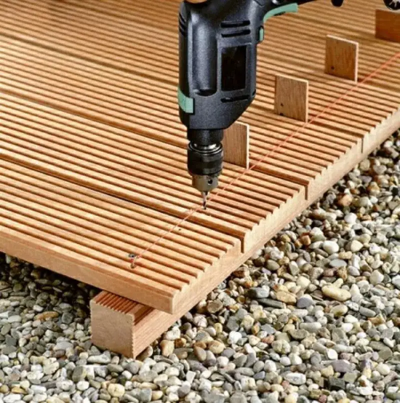 Zdjęcie Idealna przerwa między deskami na tarasie. Uniknij kosztownych błędów!