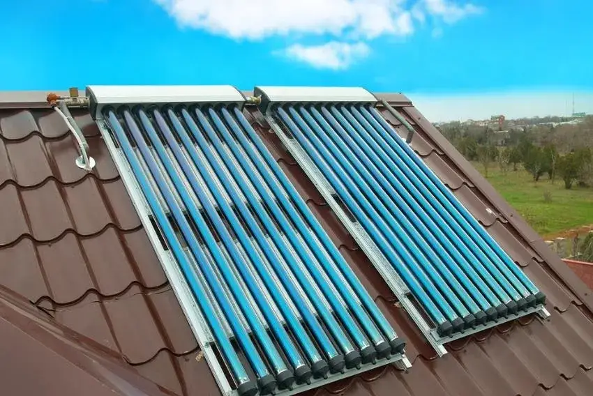 Zdjęcie Kolektory czy panele słoneczne: co wybrać dla oszczędności energii?