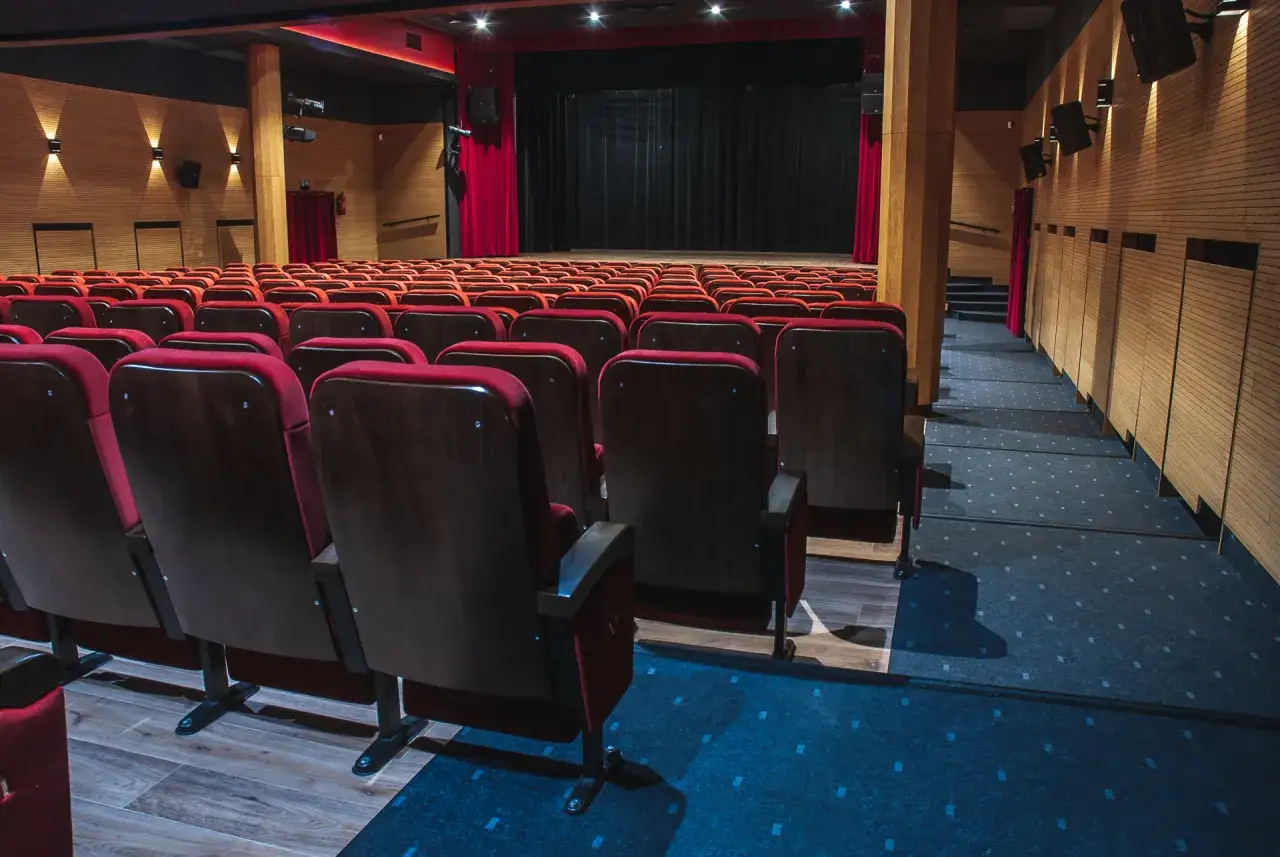 Zdjęcie Ile kosztuje wynajem sali kinowej? Sprawdź ceny i tajniki wynajmu