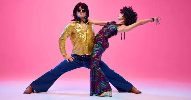 Zdjęcie Impreza w stylu lat 70 - jak stworzyć niezapomniane wspomnienia