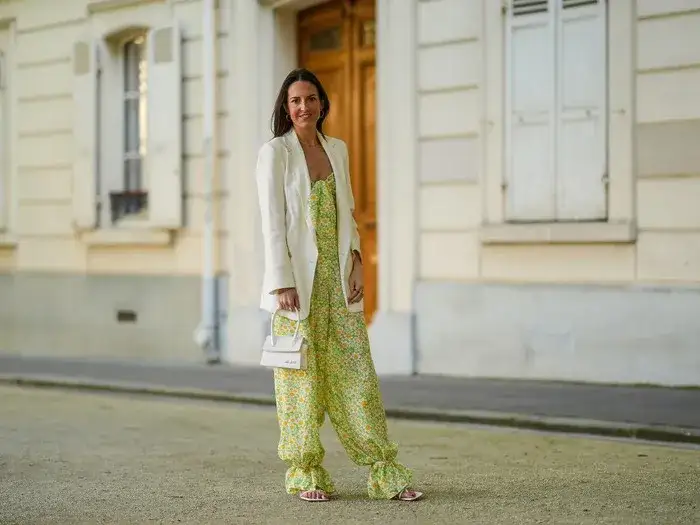 Zdjęcie Okrycie wierzchnie do kombinezonu: wybierz idealne na każdą okazję!