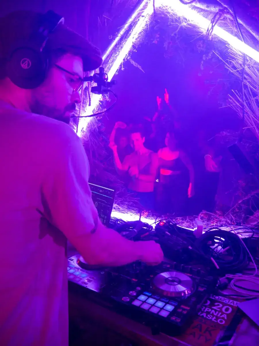 Zdjęcie Najlepszy kontroler DJ na początek - uniknij błędów początkującego