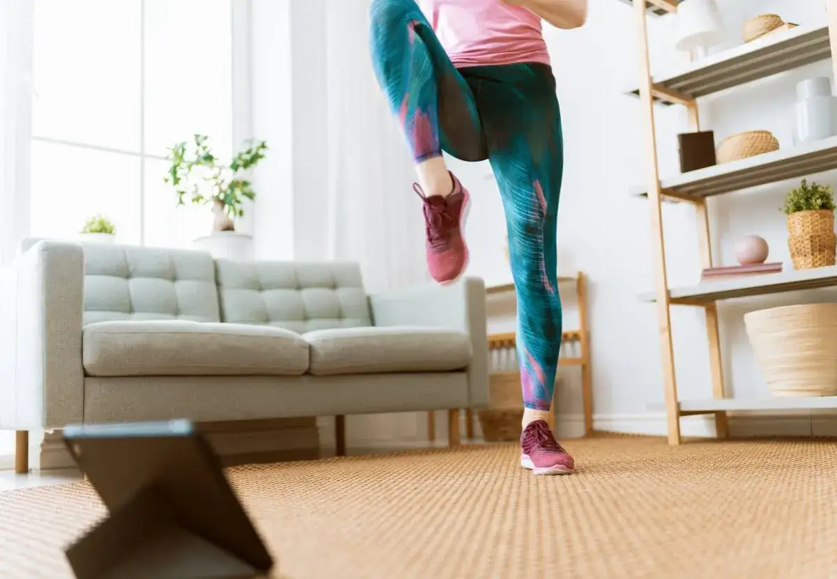 Zdjęcie Czy bieganie w miejscu coś daje? Odkryj jego niespodziewane korzyści