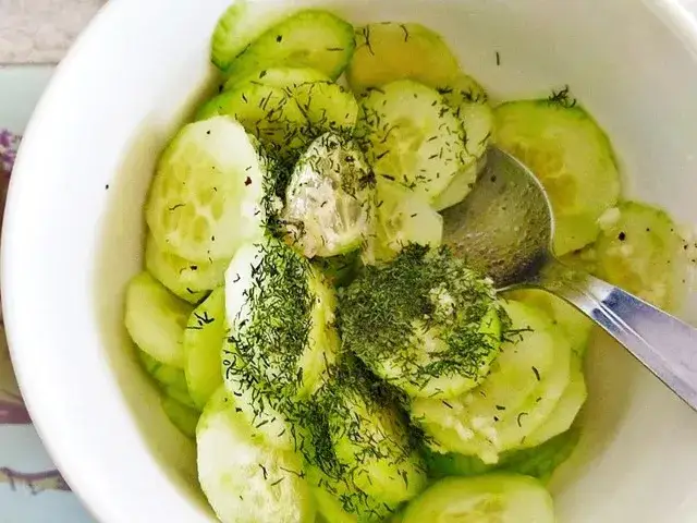 Zdjęcie Najlepsze surówki do dziczyzny: 7 przepisów na idealne dodatki