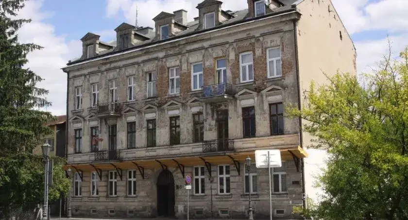 Zdjęcie Ile kosztuje remont elewacji kamienicy? Sprawdź, zanim zaczniesz!