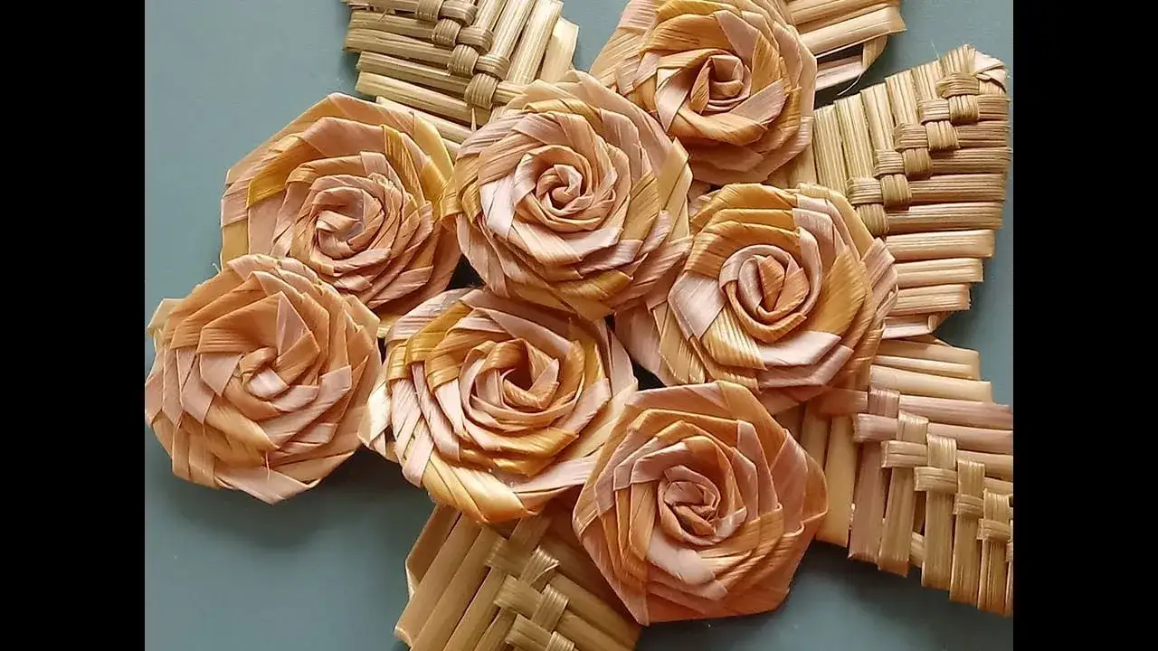 Zdjęcie Ozdoby: jak zrobić kwiaty do wieńca dożynkowego krok po kroku