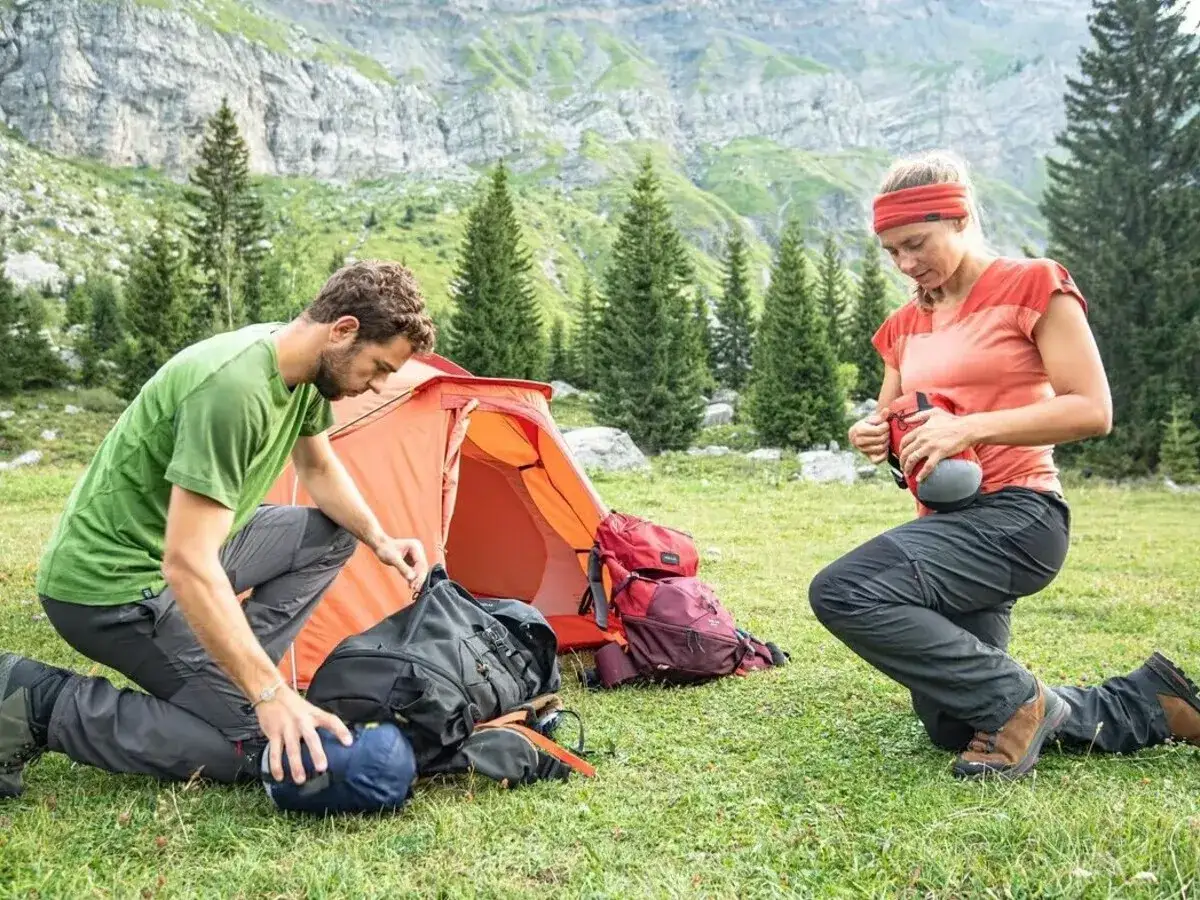 Zdjęcie Decathlon hombre: &iquest;Qu&eacute; pantal&oacute;n elegir para tu aventura?