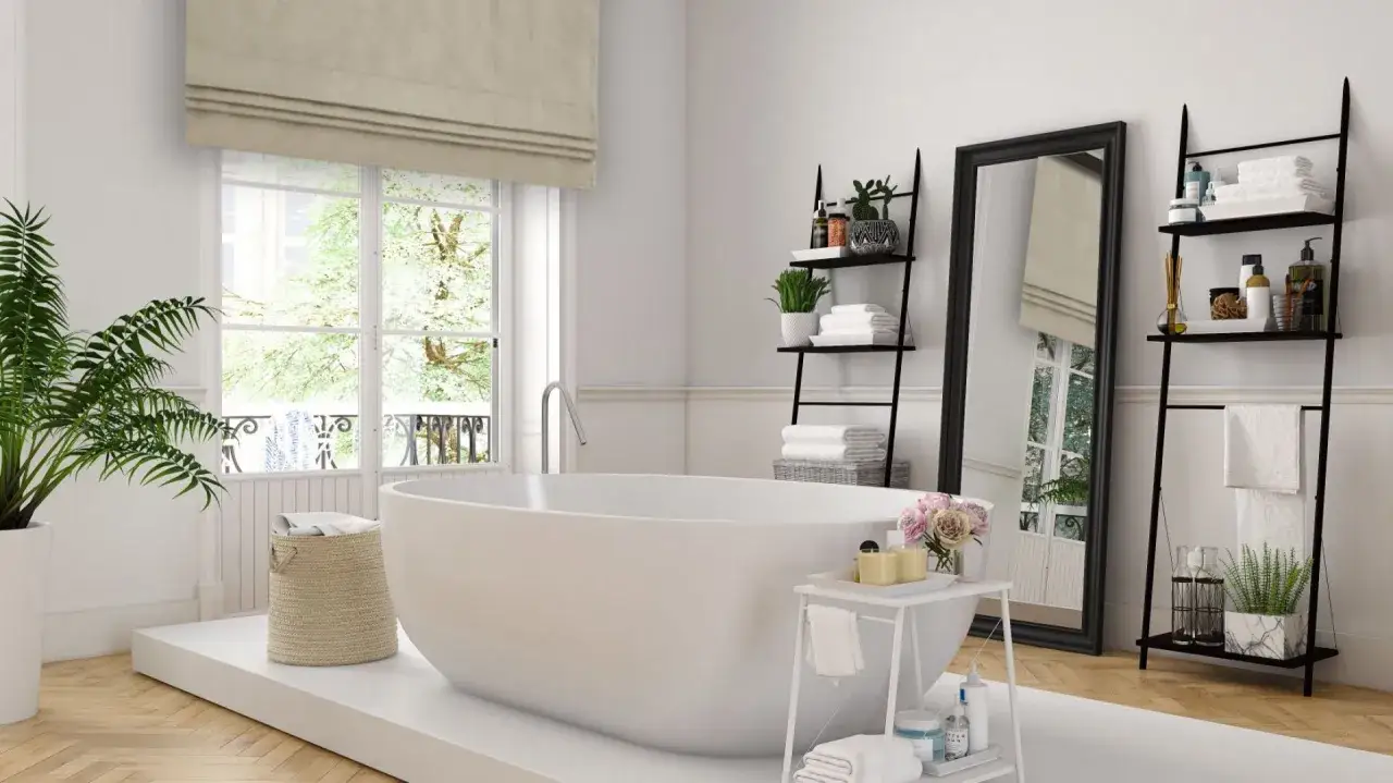 Zdjęcie Pomysły na dekoracje: co powiesić w oknie łazienki dla lepszej prywatności