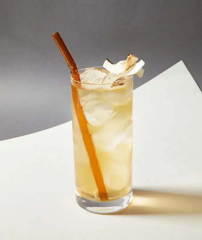 Zdjęcie Najlepsze przepisy na drink z wodą kokosową, które orzeźwiają każdego dnia