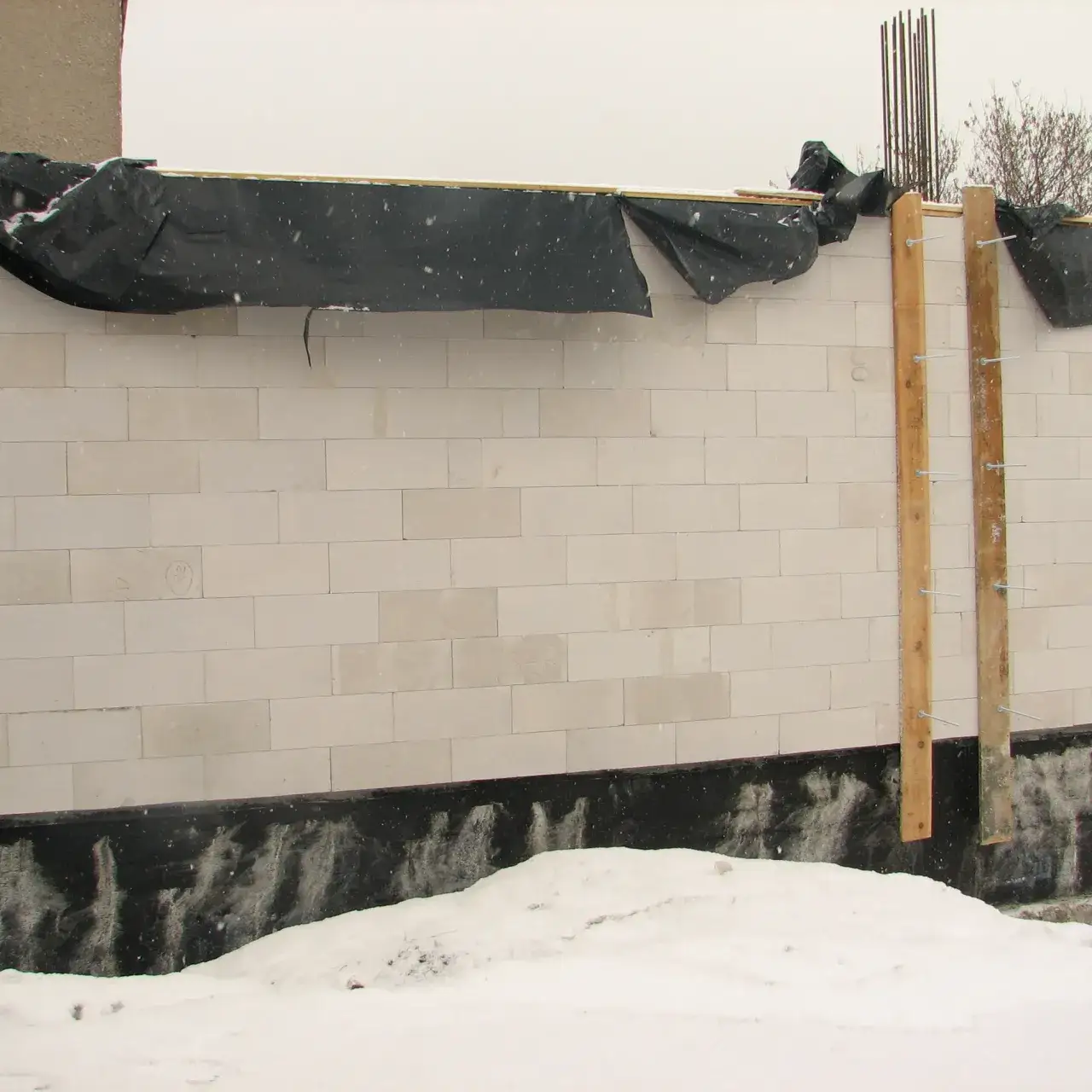 Zdjęcie Jakie są najlepsze temperatury dla zaprawy cementowej? Uniknij błędów.