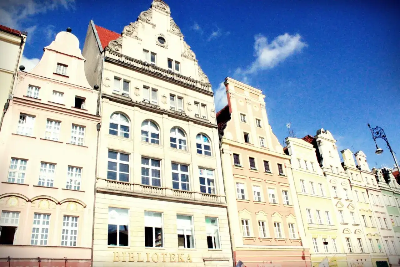 Zdjęcie Wrocław: Tajemnica okna którego nie ma - Iluzja na rynku