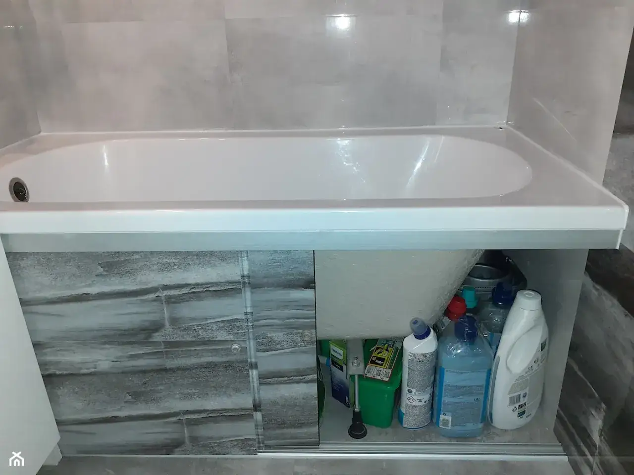 Zdjęcie Jak zrobić schowek pod wanną? Praktyczne wskazówki i materiały, które wow!