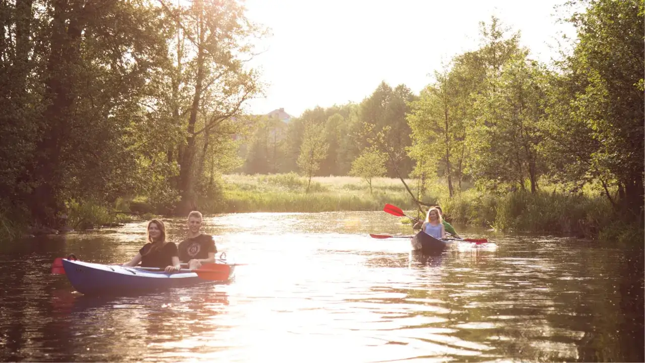 Zdjęcie Spływ kajakowy Wdą Czarna Woda: trasy, porady i atrakcje na niezapomnianą przygodę