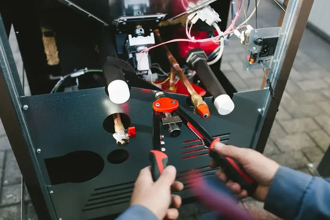 Zdjęcie Jak podłączyć piec na pellet - uniknij najczęstszych błędów w instalacji