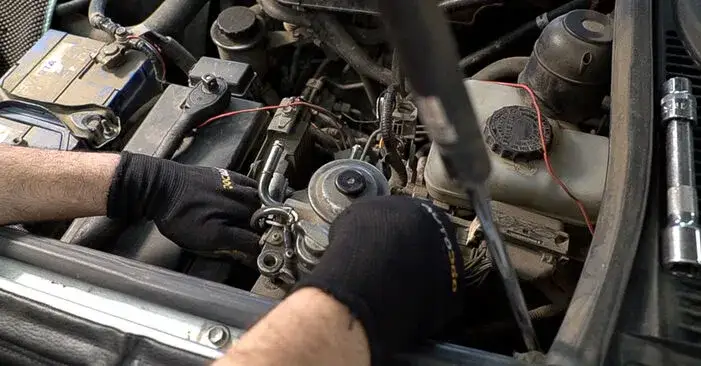 Zdjęcie Gdzie jest filtr paliwa w toyota rav4 2.0 benzyna? Oto, co musisz wiedzieć