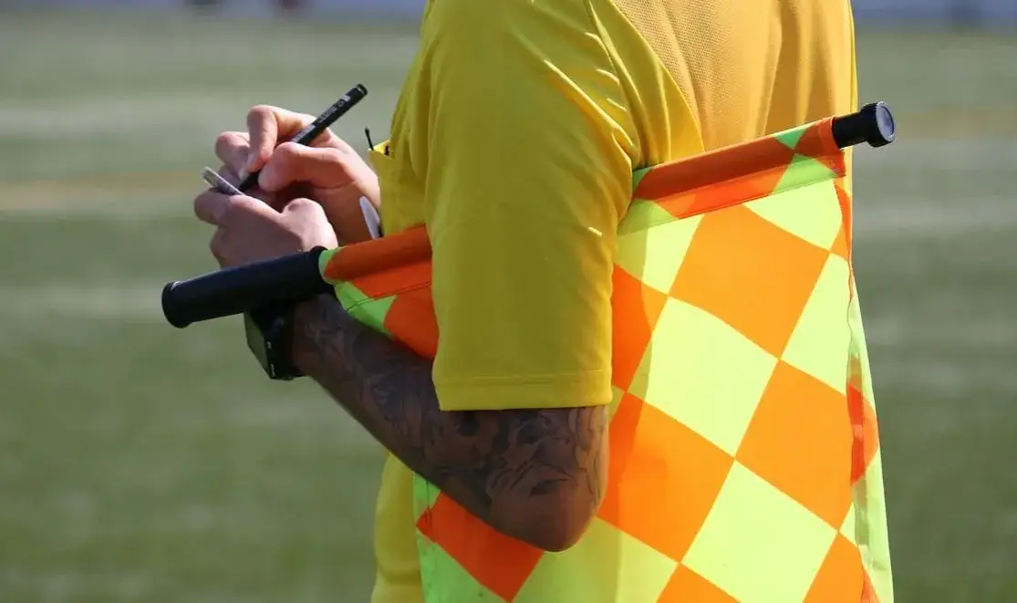 Zdjęcie Ile zarabia sędzia piłkarski w 4 lidze? Zaskakujące fakty o wynagrodzeniu