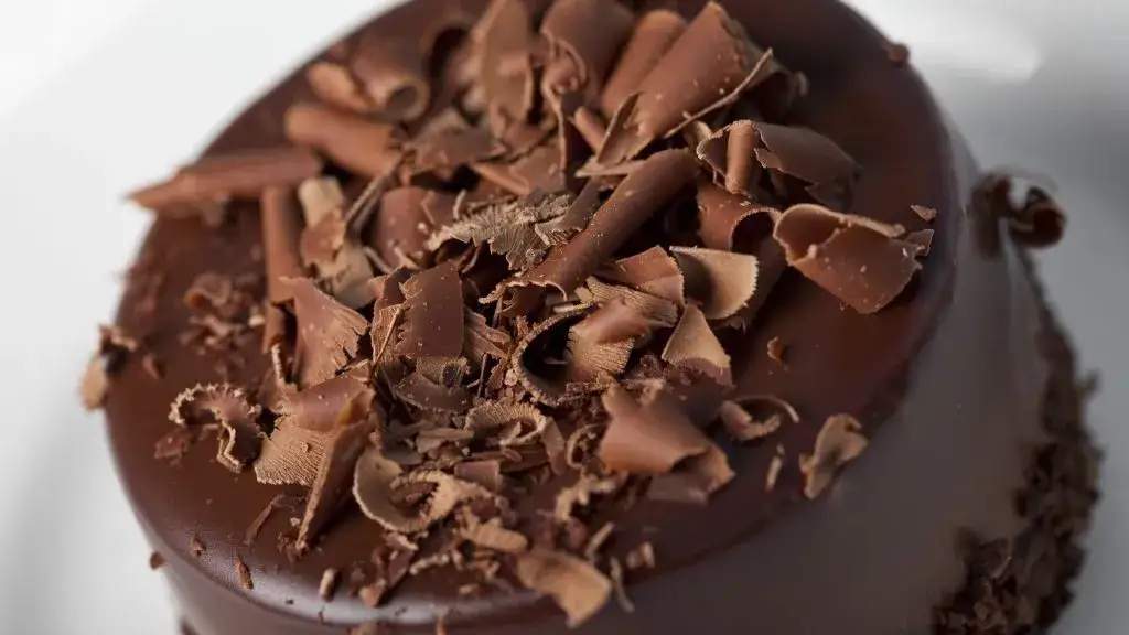 Zdjęcie Jak zrobić ozdoby z czekolady, które oczarują Twoje wypieki