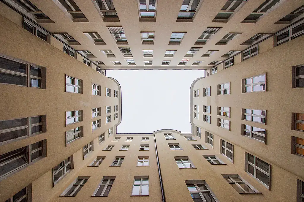 Zdjęcie Dlaczego dawniej budowano wysokie mieszkania? Odkryj fascynujące powody