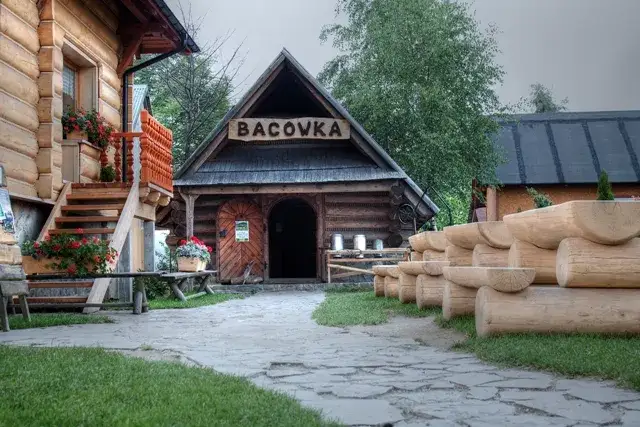 Zdjęcie Bacówka pod Reglami - tradycyjne oscypki i niezapomniane doświadczenia