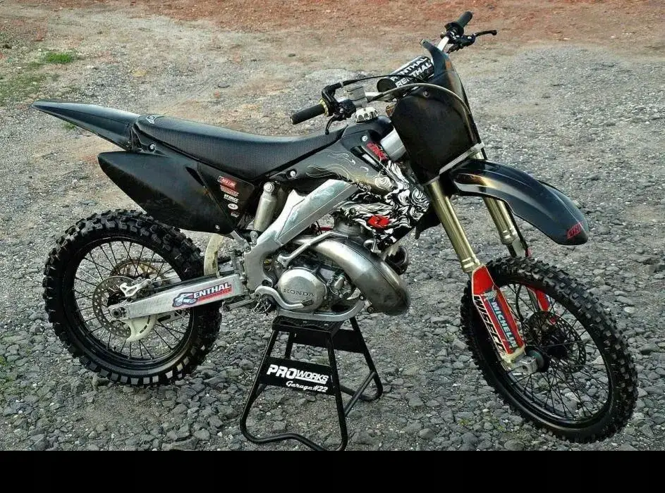 Zdjęcie Honda CR 250 ile ma koni? Odkryj moc i osiągi różnych modeli