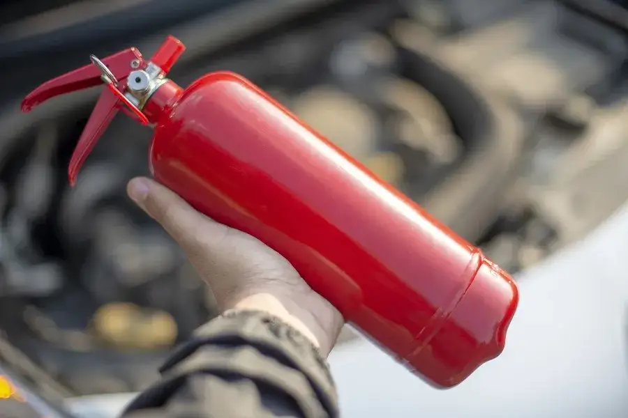 Zdjęcie Jaki mandat za brak gaśnicy w samochodzie? Sprawdź, ile zapłacisz.